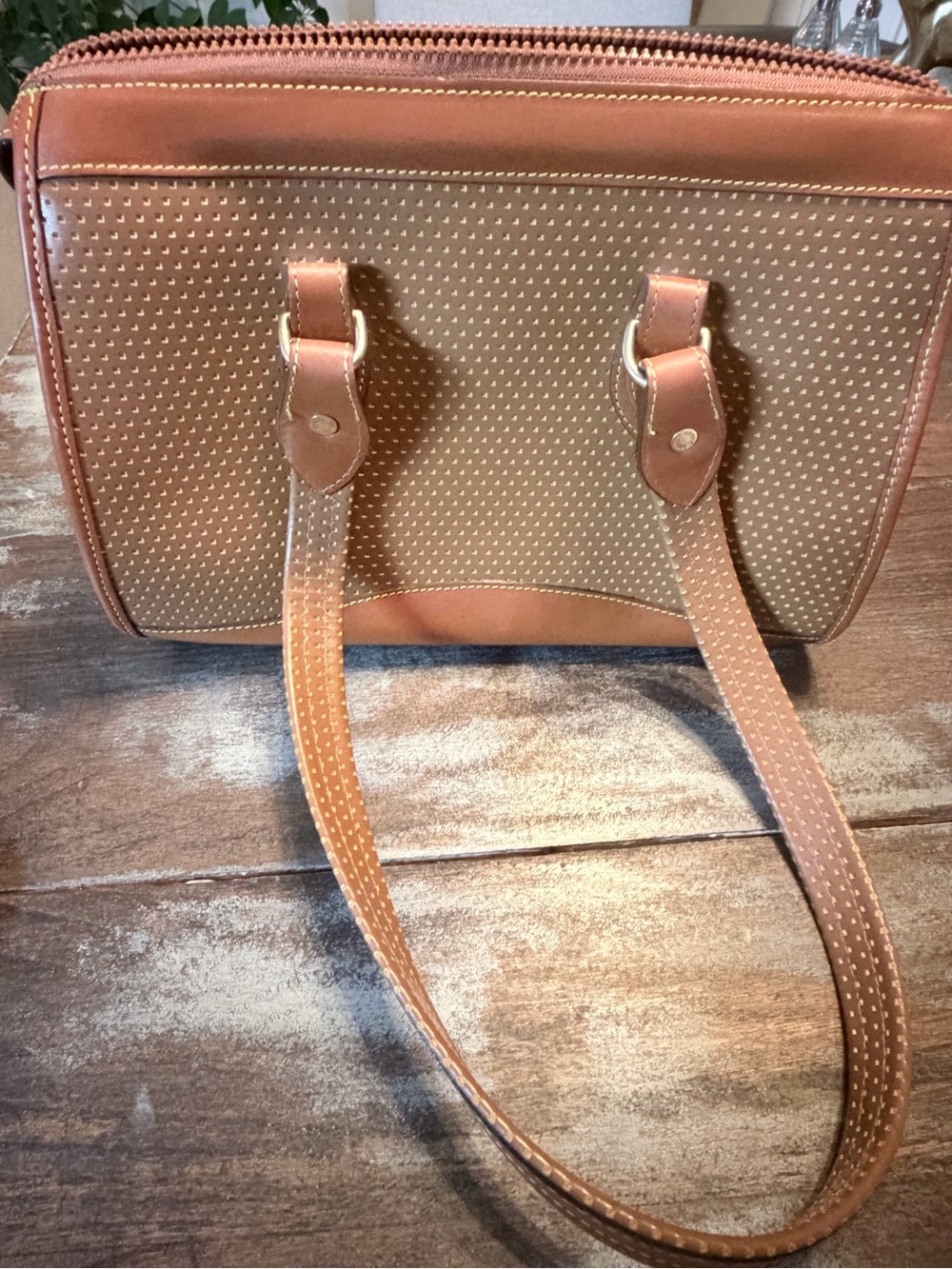 T29 Dooney & Bourke Brown Cabrio -Leather Women's Tote Bag